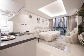 Luxurious New Studio! 2 Double Beds! Sleek Design & High-End Amenities in Dubai Downtown